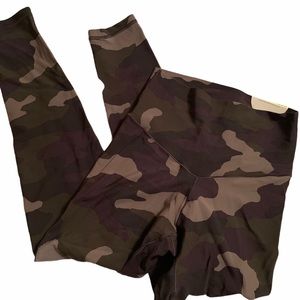 NWT Aerie Offline hi-rise camo legging